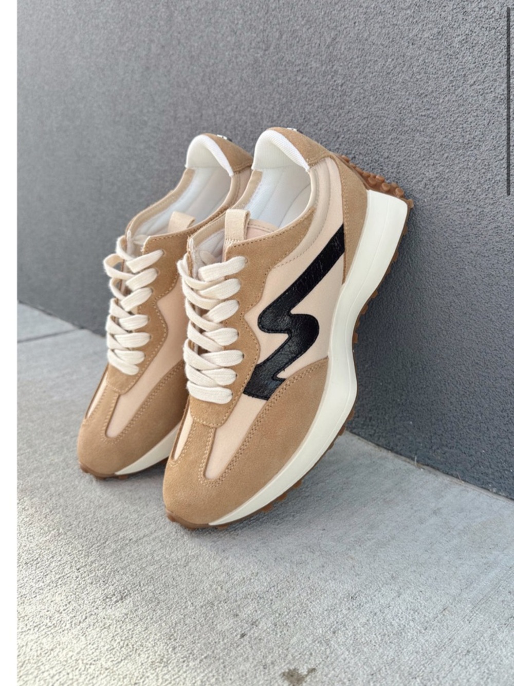 Steve Madden Tan, Cream & Black Campo Runner